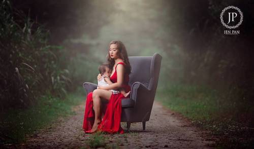 this-is-life-actually:This photographer is using her art to combat a major breastfeeding stigmaSinga