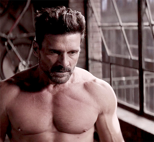 broodingmuscle:hunnam:Frank Grilloas Roy Pulver in Boss Level (2021)God-tier Dad