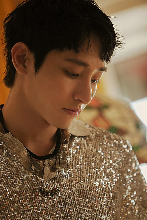 Esquire Korea May Issue photo shoot — Lee Soo Hyuk   Original source YG Stage 