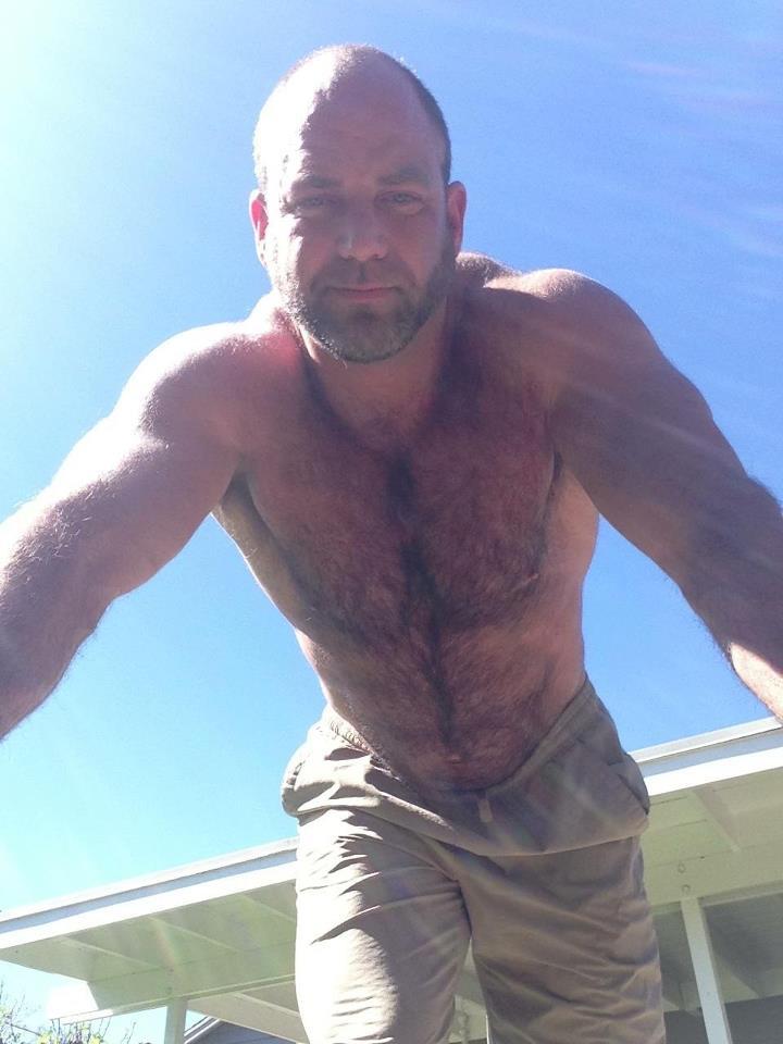 dailydoseofdilf:  hansboys:  Hunk Daddy  Absolute DILF