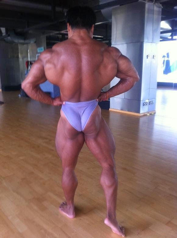 justmuscle77:  Wong Hong. Ain’t nothing Wong with this hot Asian man!