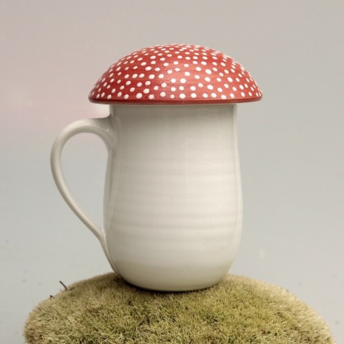 sosuperawesome:Mushroom Mugs by Vanda Valerie on Etsy See our ‘mugs’ tag