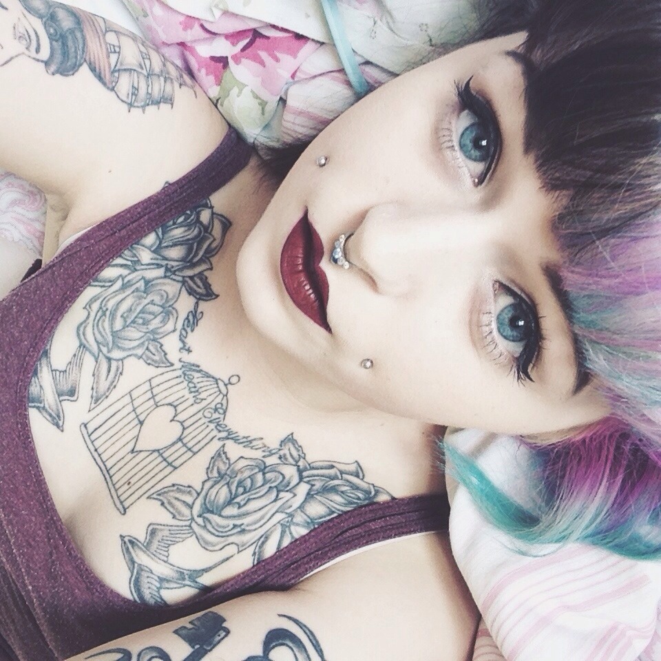 troublewiththesweetstuff:  forthefallentacos:  too hot  that hair makes your eyes