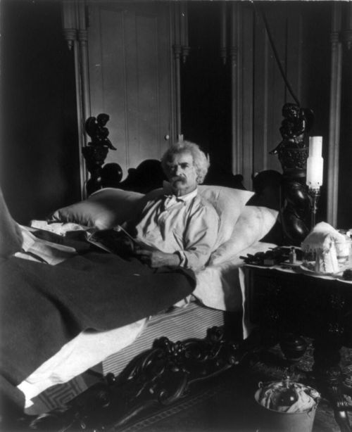 A arte de escrever na cama
1. Truman Capote; 2. Vladimir Nabokov; 3. Juan Carlos Onetti; 4. Marcel Proust; 5. Mark Twain; 6. Manuel Bandeira.