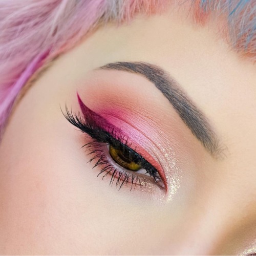 beautysaurusmakeup:honeylatinx:ig: ahitsrosaFun and beautiful eyeshadow/eyeliner inspirations.