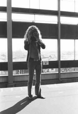 mottokuro:Robert Plant at Kyoto Station. 25/9/1971