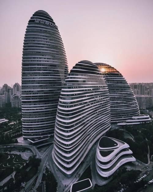 (via Wangjing Soho - Beijing, China - Dame Zaha Mohammad Hadid, Architect - 2014 : ArchitecturePorn)