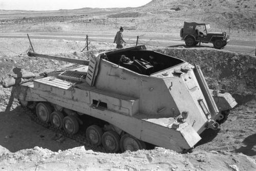 peashooter85: British Self Propelled 17pdr, Valentine, Mk I, Archer (AKA “The Butt T