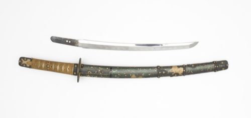 art-of-swords:  Short Sword Blade and Mountings from Daisho Pair of Swords Maker: Yokoyama Sukenaga (Japan, Kyoto, active 1830-1851) Dated: 18th to 19th century Medium: steel, copper, gold foil, lacquer on wood, shakudo, silk Measurements: scabbard: 25