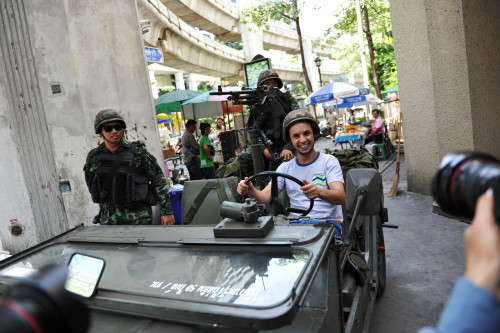 huffpostworld: Thought your Instagram-taking skills were intense? Martial law selfies are the new h