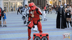 dorkly:    25 Cosplays That Look Even Better in GIF Form