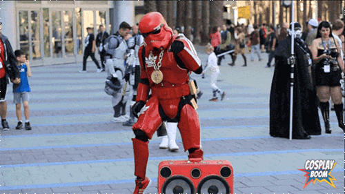 dorkly:    25 Cosplays That Look Even Better in GIF Form