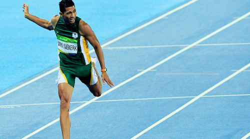obiwanskenobiss:South Africa’s Wayde van Niekerk crosses the finish line to break the world record i