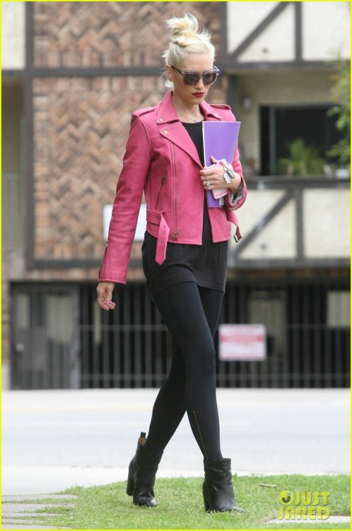 Gwen Stefani Just Love Pink Leather Jackets :  www.faechan.com/get-the-same-look/pink-le