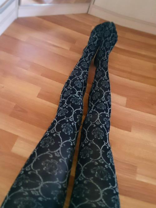 pur-purblr:  my pantyhose~