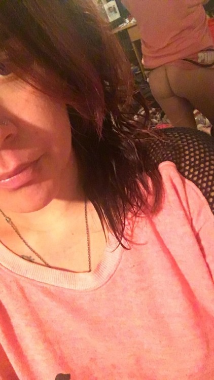 slutadu:slutadu:This little slut is proud of her juicy pussy, she has submitted it to multiple blogs