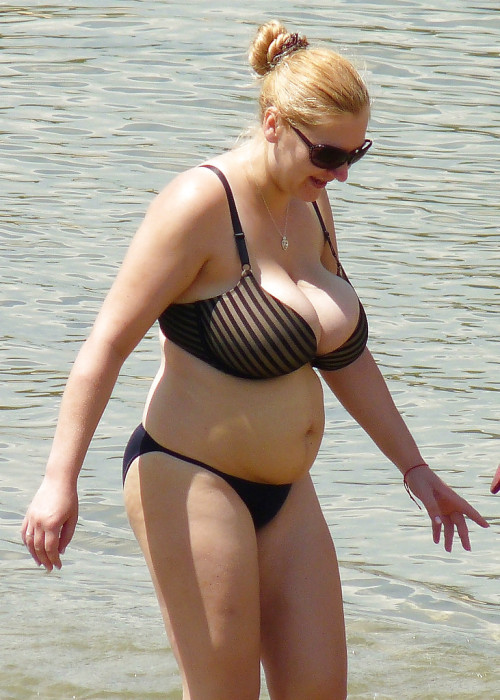 familyguyuk: oh mum you are embarrassing me….. that bikini is way too small Son, i like when 