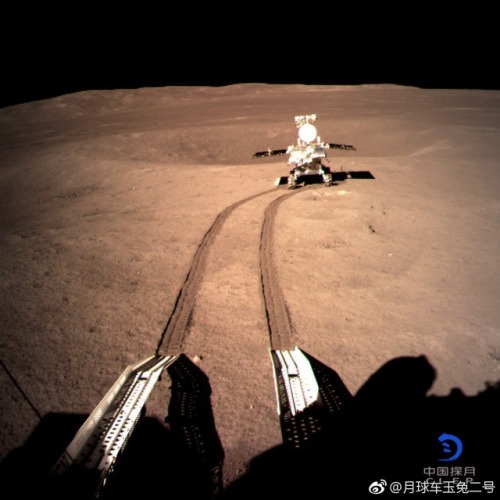 Chang'E-4: The Yutu-2 rover isn&rsquo;t wasting any time, &amp; has driven away from the lander towa