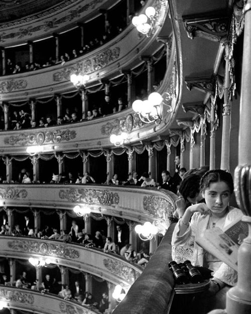 life:Patrons of Milan’s La Scala opera house await a premiere in 1934. (Alfred Eisenstaedt—The LIFE 