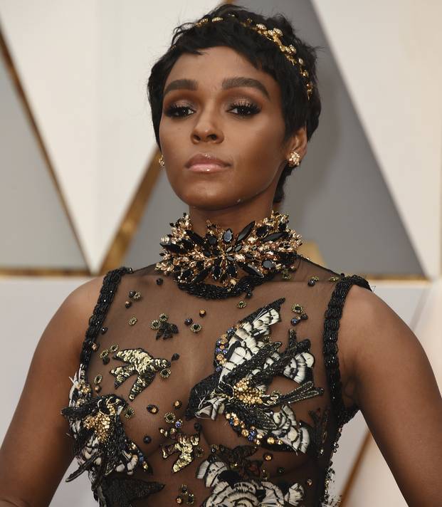 99perfumebottles:  micdotcom:The internet loses it over Janelle Monáe’s stunning
