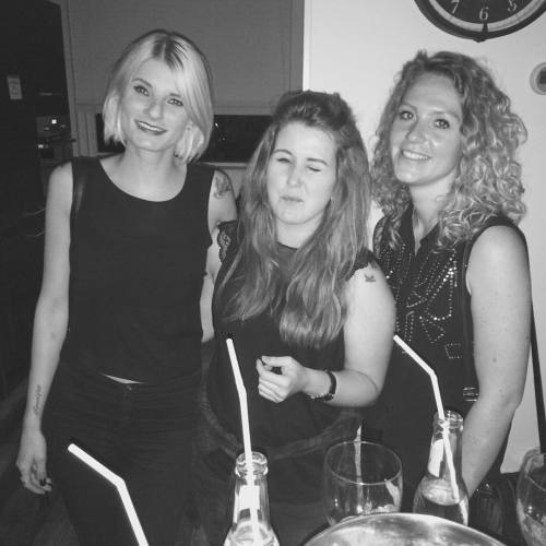 Friends! @deniseeegerdingk @kimberleydb #friends #drinks #bday #party #smile #cute #girls #happy #lo