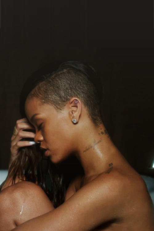jwhbahamas:  I wash your back… You wash mine… 