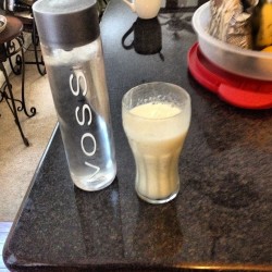 Voss and a peanut butter banana shake for after my run today!    (at Parkview Historical District)
