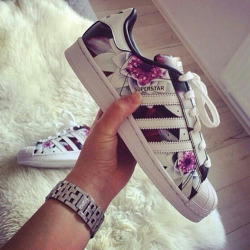 wonderfulamazingdreams:  Adidas💕 na We Heart It - http://weheartit.com/s/UEDwUwgA 