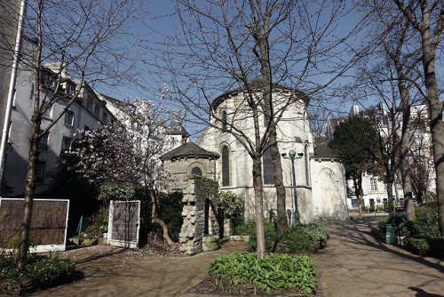 Church Saint-Julien-le-Pauvre (est. c. 1160) and Square René-Viviani, Paris.