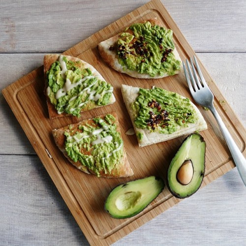 themilkywhiteway:  Avocado on pita bread with tahini and homemade chilli infused oil. Taste buds are