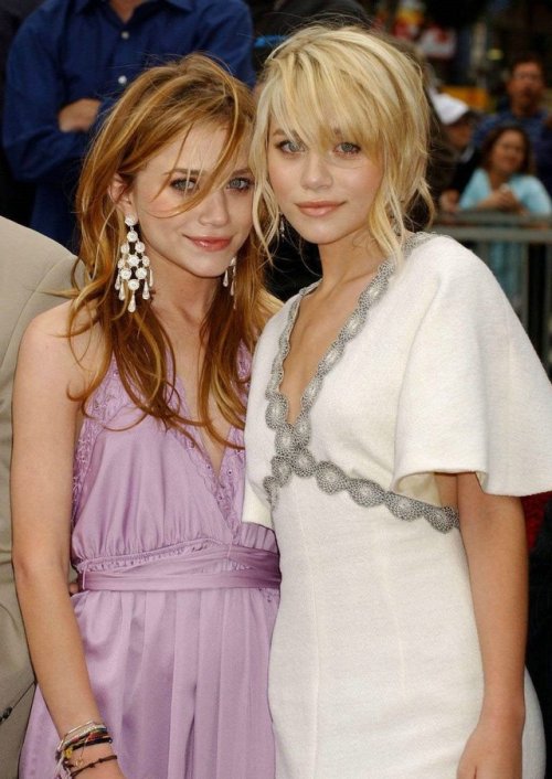 vondutchcouture - Mary-Kate and Ashley Olsen recieving a...