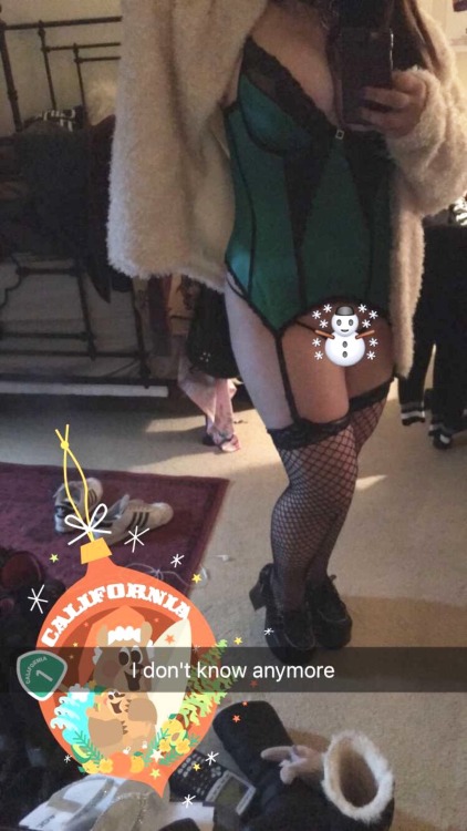 per-so-phony:  happy hoelidays -ur fav Christmas hoe