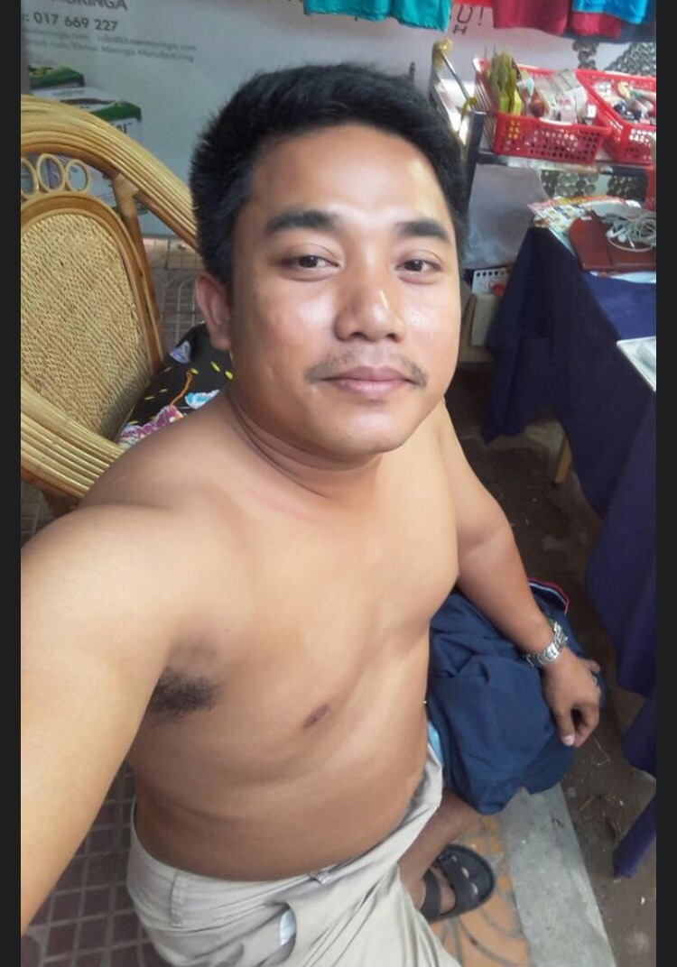 prosnix: iamyourfather99:  #Khmer Bear he only love big boy if you skinny or thin