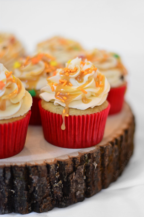 gastrogirl:  apple ale cupcakes with caramel frosting.