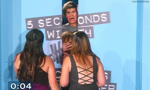 kiwi-hood:lewi5sos-deactivated20160121:5SOS on Ellenluke looks genuinely scared and