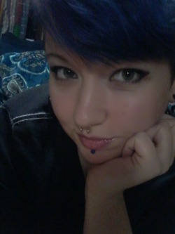 acidkittiegoddess:  More of my face ;*