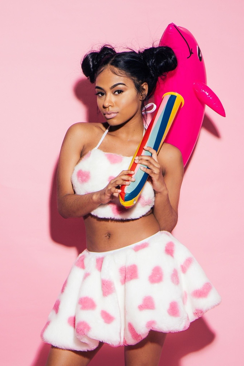 londonzhiloh:Shot by : jabarijacobs | make up: @akashahaze | pieces by : @glitterdeath