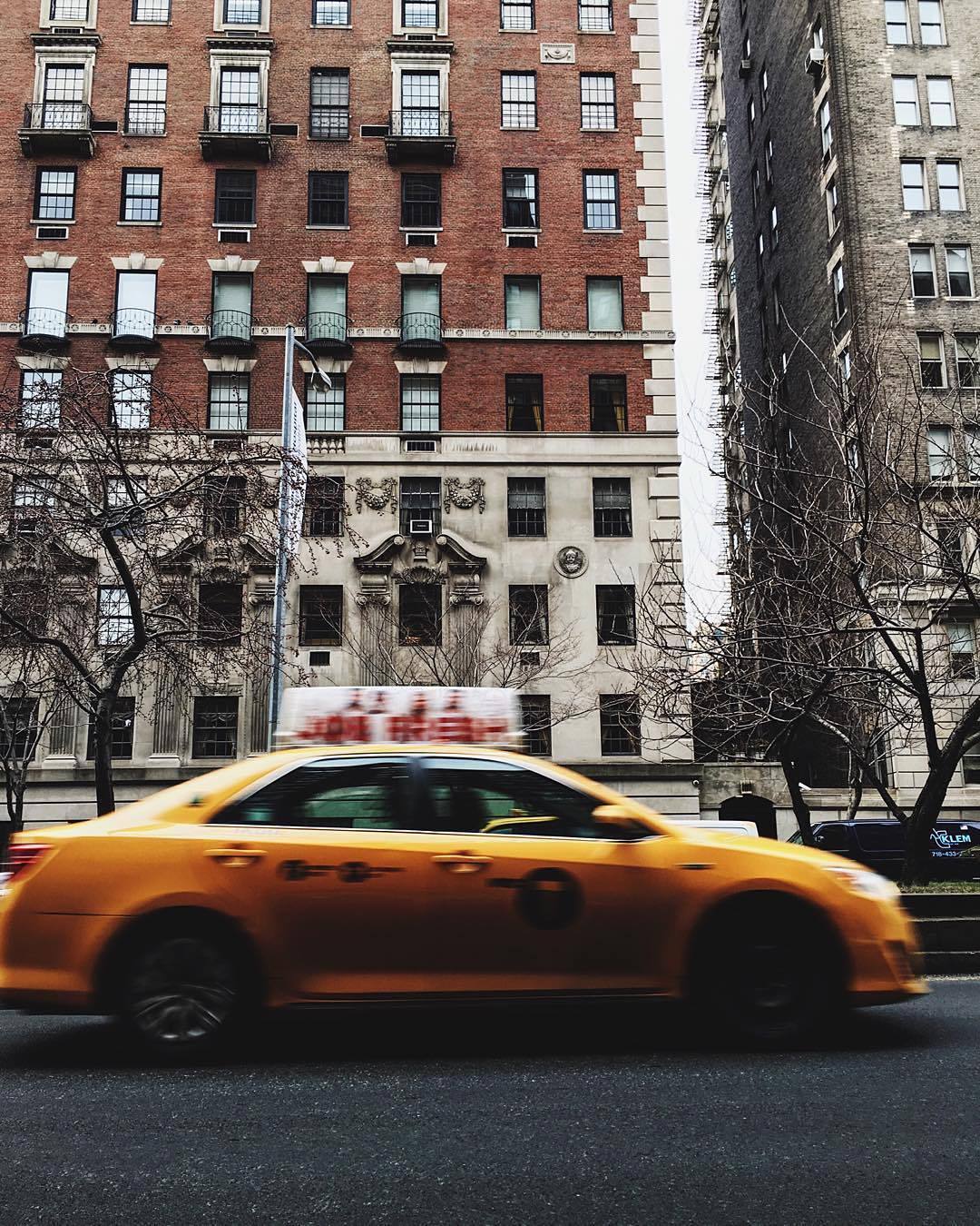 adore-new-york:  Photograph by newyork_instagram  [More NYC here →]