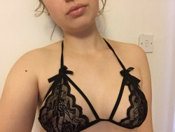 acrxssthebed:  got new makeup and lingerie