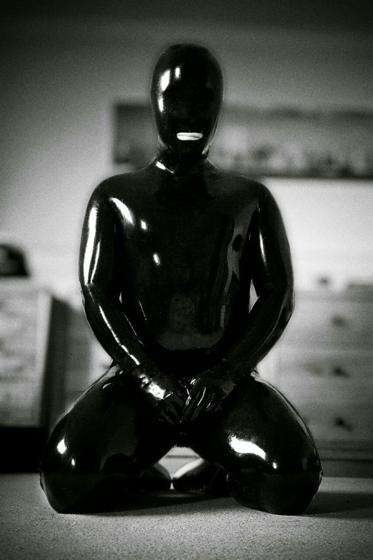 englishbondage:  namelessfacelessdrone:  facelessnamelessobeyservedrone   Identities