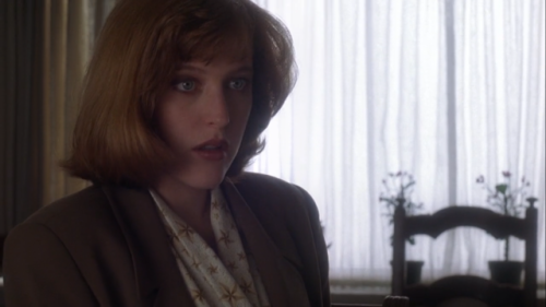 Dana Scully in The X-Files ep 1.23 Roland