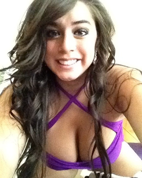 chicksdoitthemselves:  Submit your own self-shot PICS or VIDEOS at chicksdoitthemselves.tumblr.com