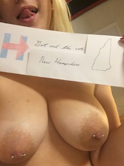 espioknots:  #boobs4hillary New Hampshire!