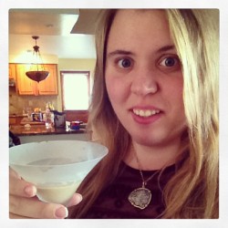 Chocolate martinis 🍸 and dinner with the fam. #selfie #chocolate #martinis #blonde #longhair #tampa #florida #kitchen