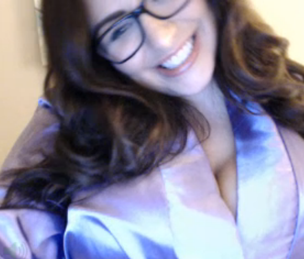 temptedbyangel:  housewifeswag showing off the robe and some sideboob