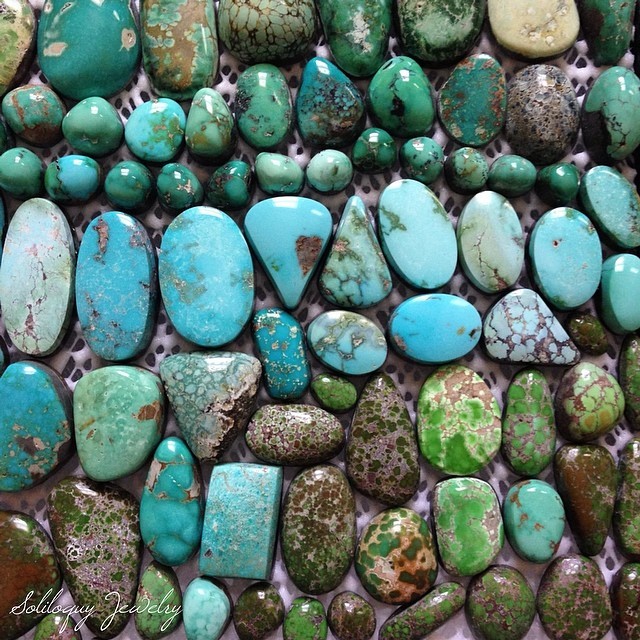 Turquoise organization, pt. II, featuring stones from Candelaria, Turquoise Mountain, and Carico Lake mines. // Back from NYC now, resting tonight and hitting the studio hard tomorrow! Can’t wait to show you all what I have in store. (at Soliloquy...