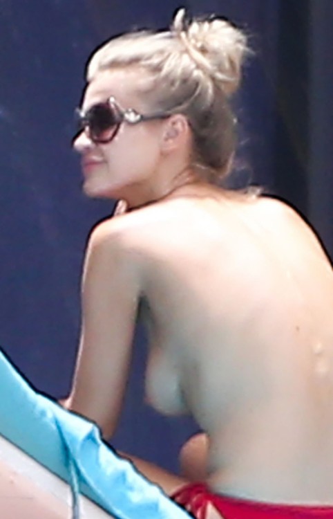 celebrityskin:  uncensoredmodels: Joanna Krupa - Topless bikini candids in Miami