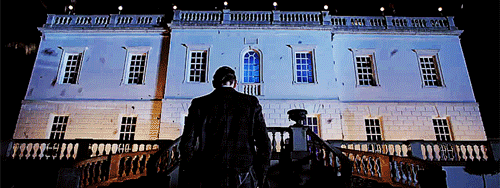 How to make an entrance - by Tom Hiddleston in Jaguar Big Game Commercial
