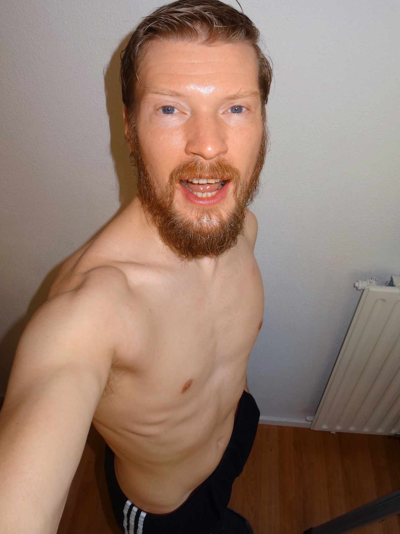 grunnotter:  My beard looks so ginger in the flash light or in the sun! 