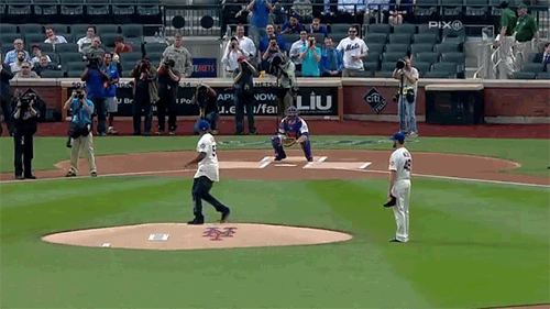 kingoftheniall:Mariah Carey and 50 Cent are officially tied for worst first pitch in historyIdiots